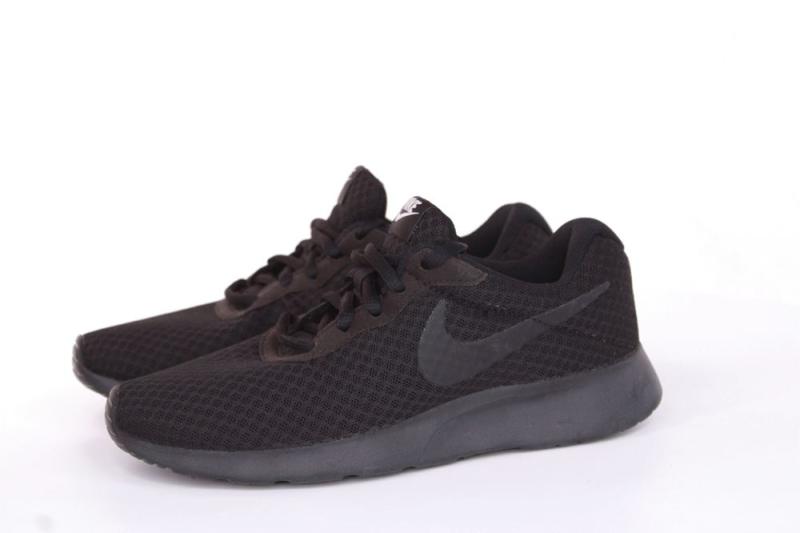 NIKE 812655 002  WMNS TANJUN Sneaker schwarz  