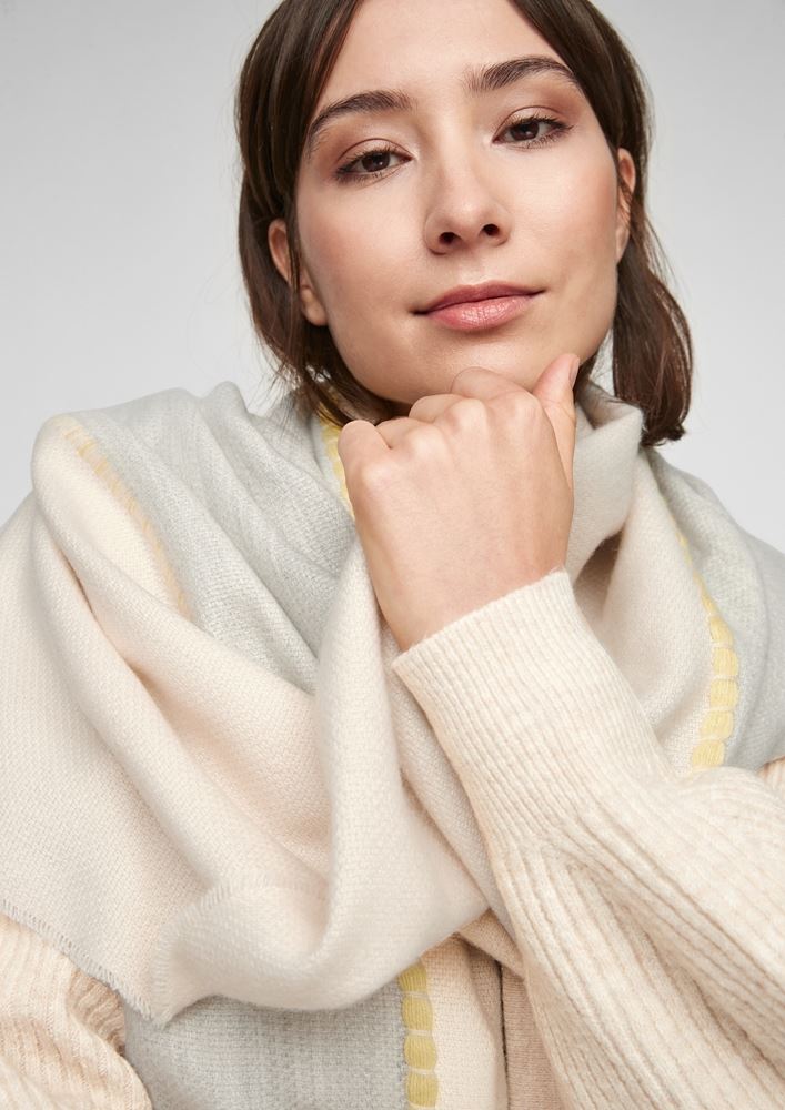 s.Oliver Damen 201.10.012.25.277.2056622 Winter-Schal, Beige(81G1) 