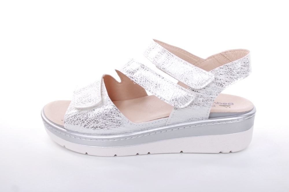 Fußbequem Damen Sandale Wechselfußbett metallisch glänzend weiß S13 10201 