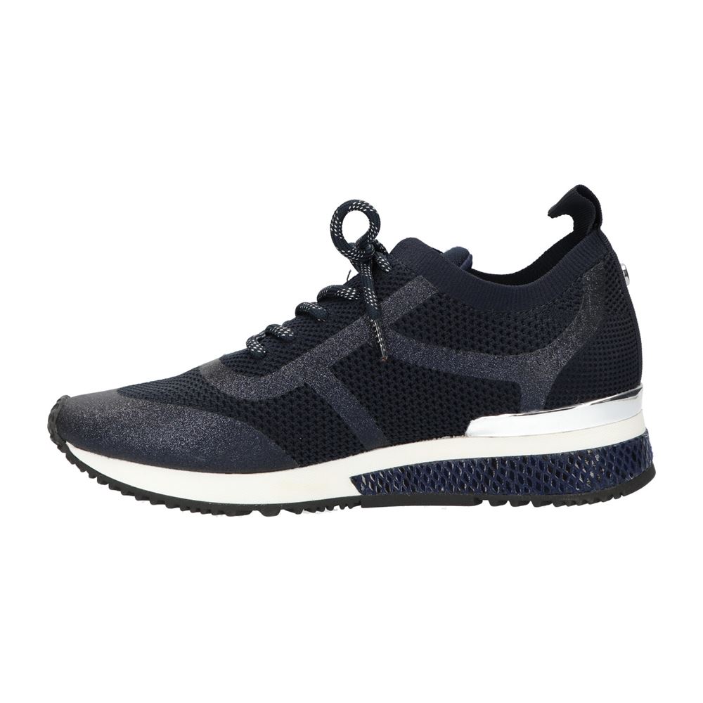 1905752 37 | black | 