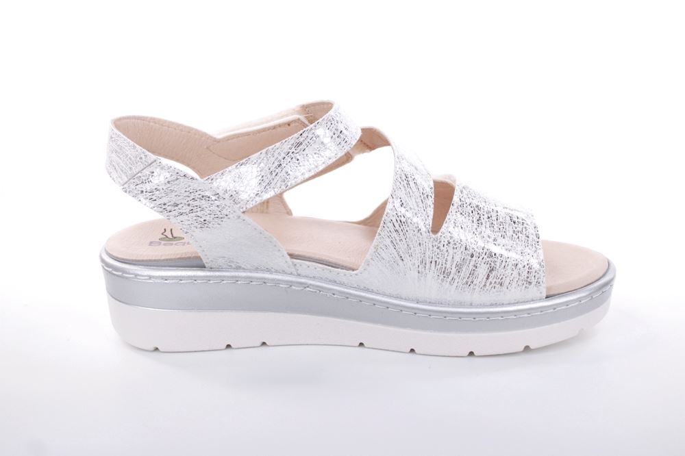 Fußbequem Damen Sandale Wechselfußbett metallisch glänzend weiß S13 10201 