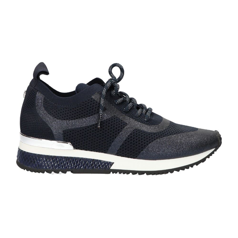 1905752 37 | black | 