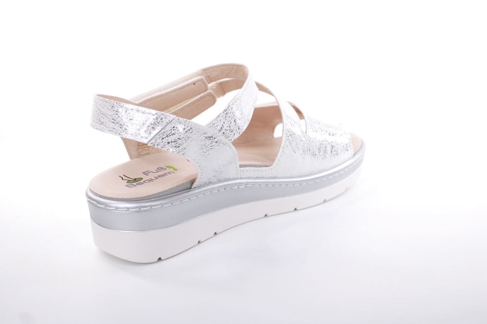 Fußbequem Damen Sandale Wechselfußbett metallisch glänzend weiß S13 10201 