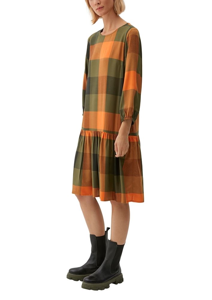 s.Oliver Damen Volantkleid karriert Rundhals-Ausschnitt orange, grün S22 2120724 34 | 79N0 GREEN | 