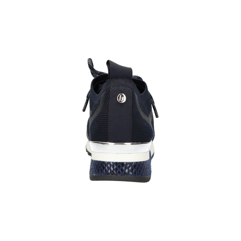 1905752 37 | black | 
