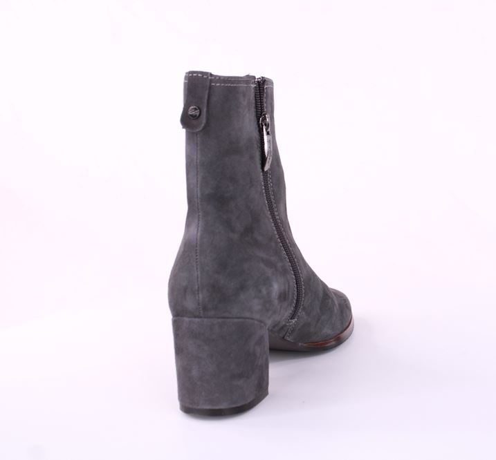 Vania-05 41 | 5939 asphalt | 