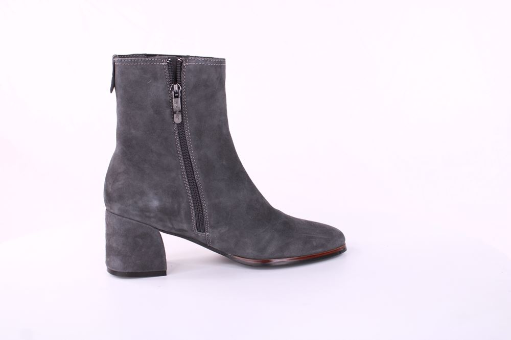 Vania-05 41 | 5939 asphalt | 