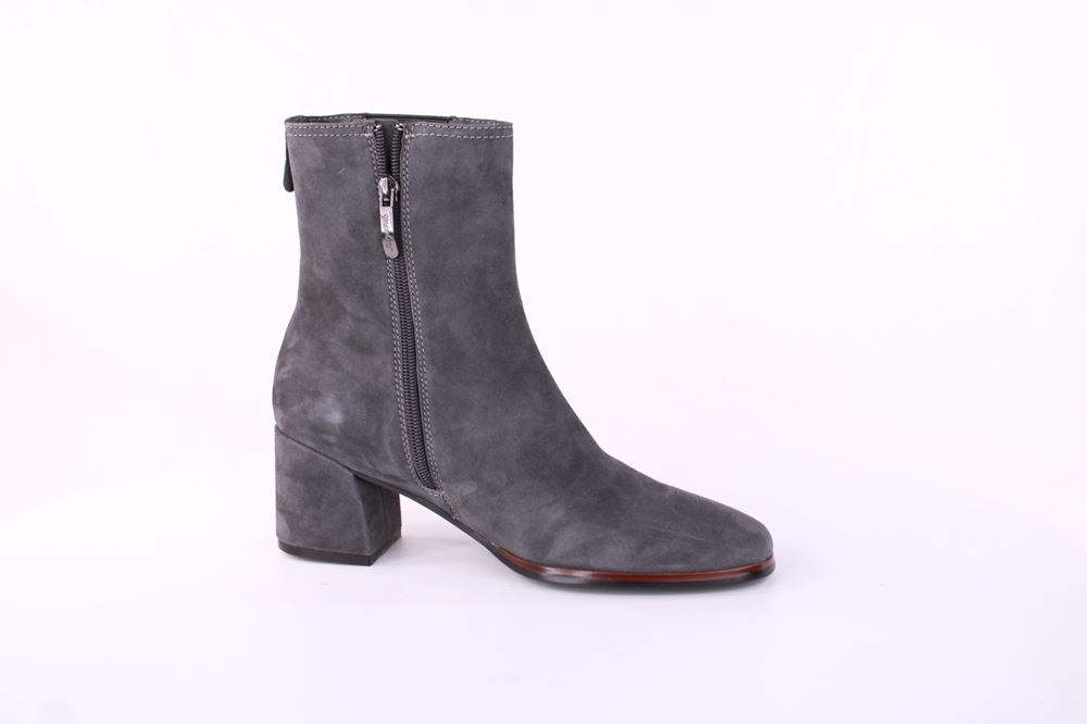 Vania-05 41 | 5939 asphalt | 