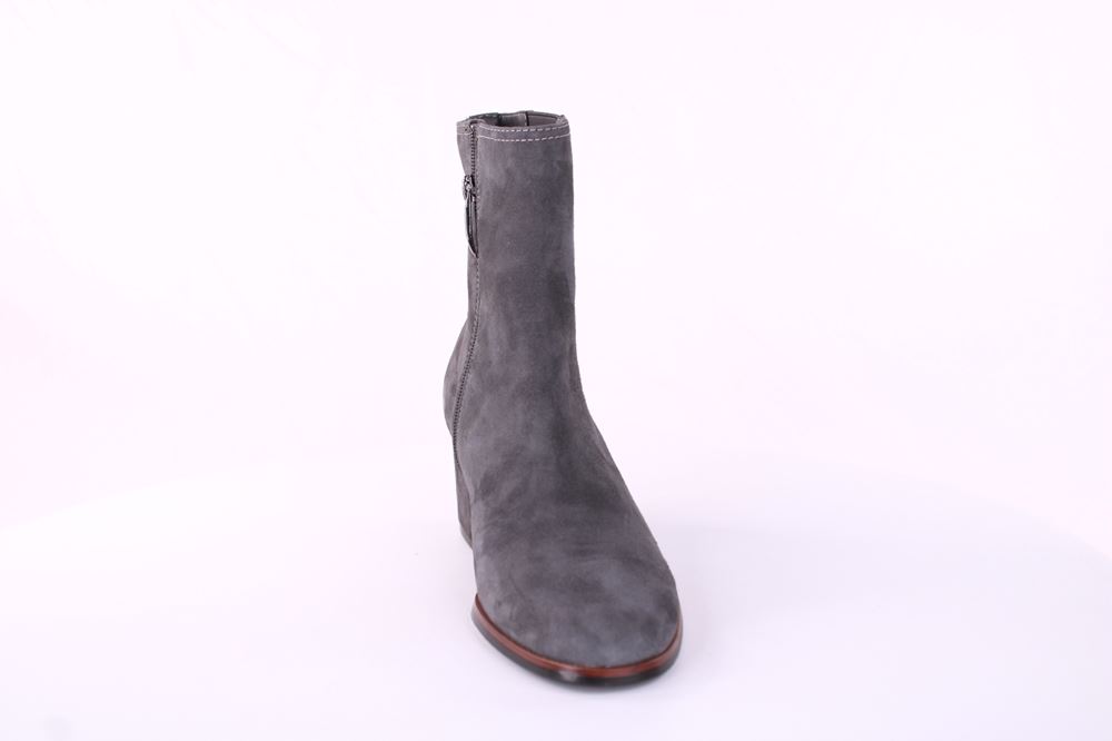Vania-05 41 | 5939 asphalt | 