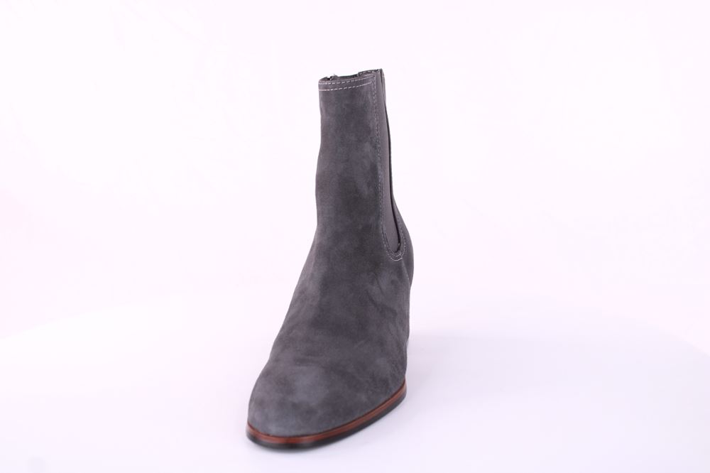 Vania-05 41 | 5939 asphalt | 